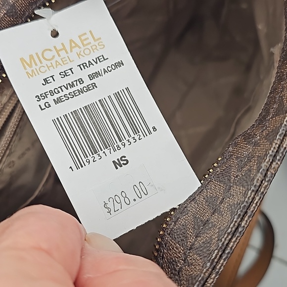 Michael Kors Handbag/ Like New Condition - Picture 5 of 7